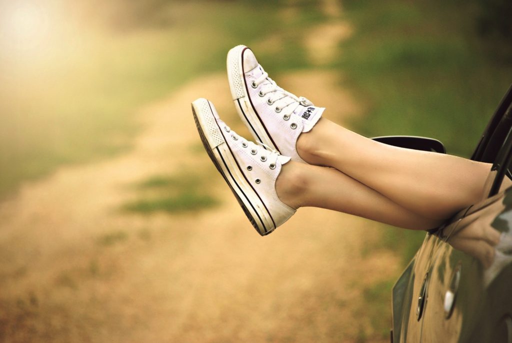 legs-window-car-dirt-road-51397[1]